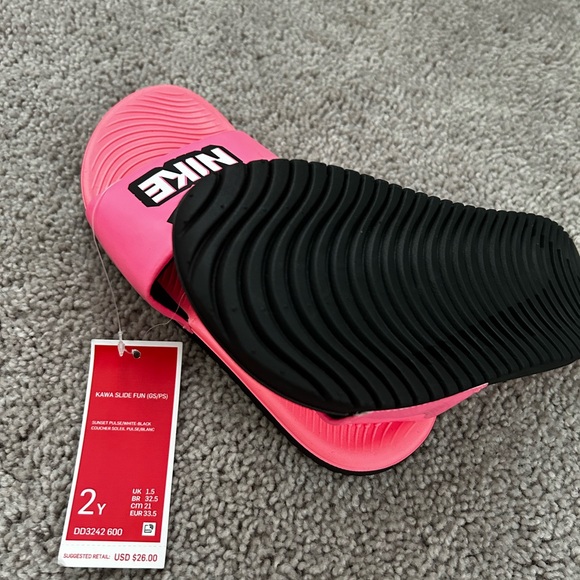 Girls Nike flip flops brand new no box ! - Picture 3 of 3
